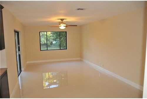 10291 Ramblewood Dr - Photo 2 of 6