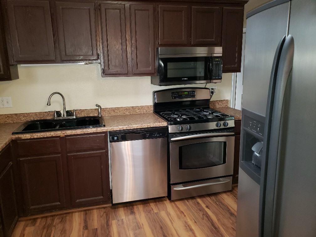 2831 Lancaster Dr - Photo 3 of 9