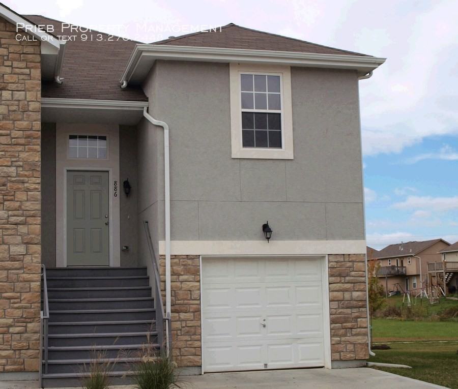 884 S Woodson Ct - Photo 2 of 20