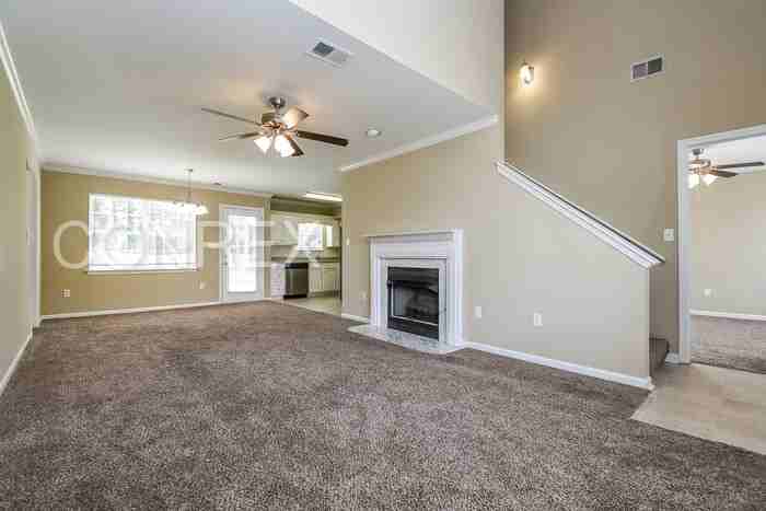 825 Meriweather Dr - Photo 2 of 7