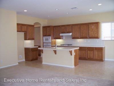 44910 Rutherford St - Photo 2 of 6