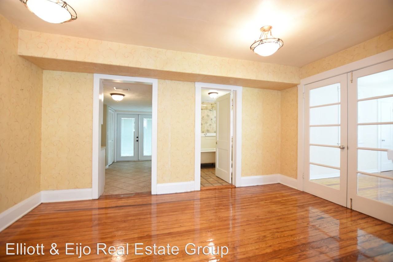 1048 Lexington St - Photo 2 of 16