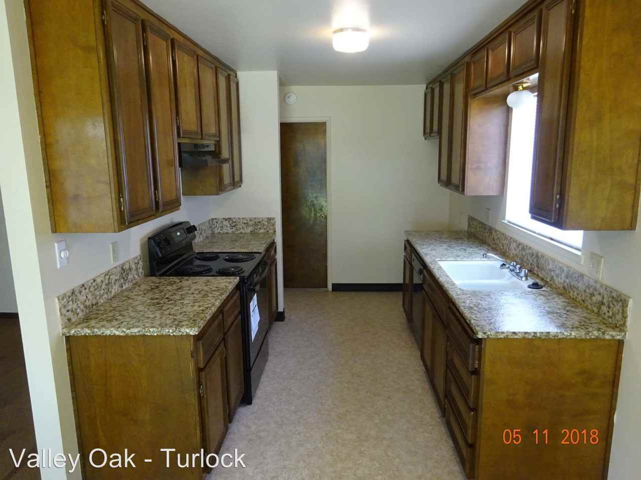 2760 Adrian St - Photo 3 of 10