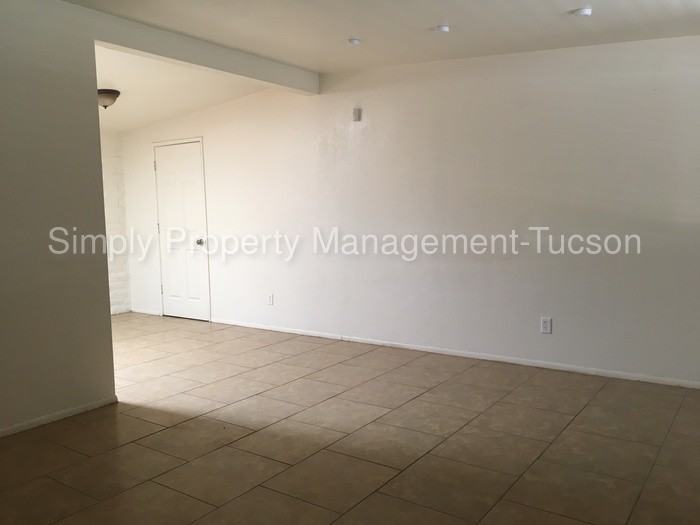 3708 E Dover Stravenue #SV - Photo 2 of 9