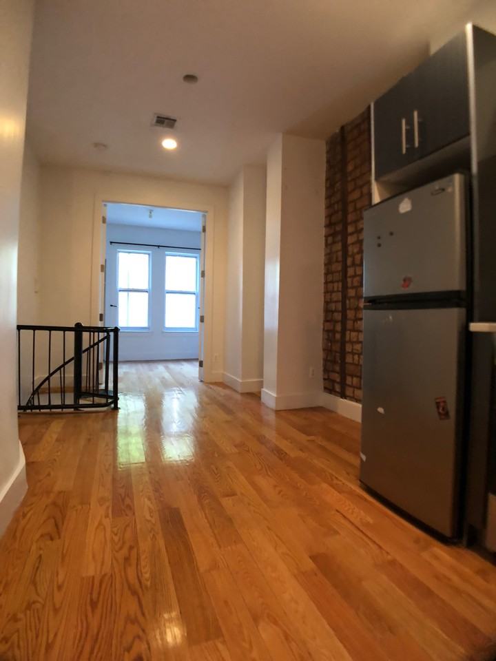 31 Montrose Avenue #op