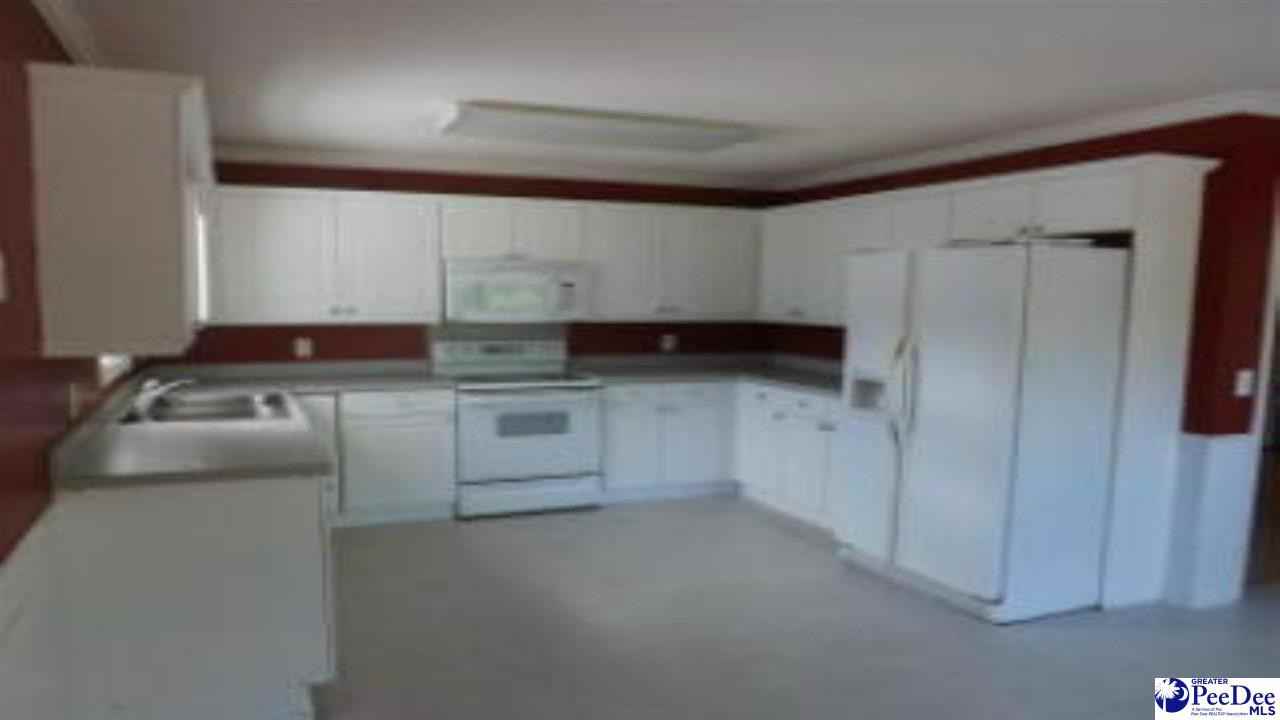 2130 Woodmore Cir - Photo 3 of 9
