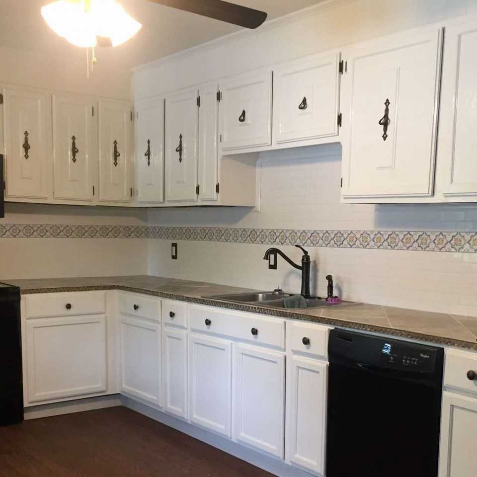 2381 Chalklevel Rd - Photo 2 of 14