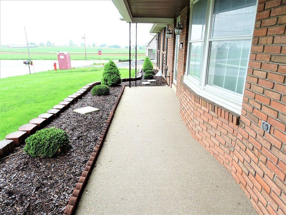 104 Philip Dr - Photo 2 of 25