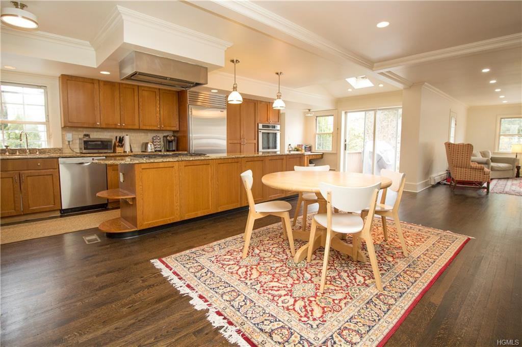 9 Kingston Rd - Photo 2 of 23