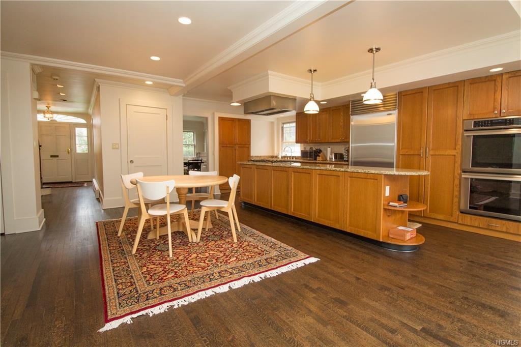 9 Kingston Rd - Photo 3 of 23