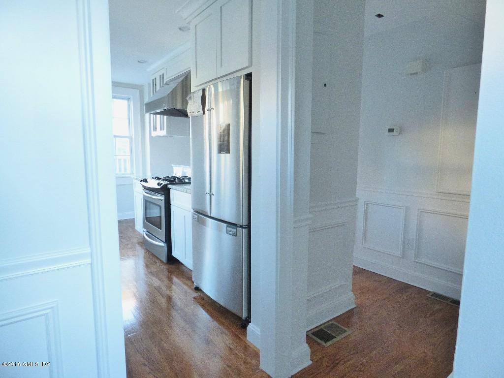 193 Milbank Ave #b - Photo 3 of 19