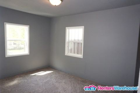 1309 Summer St NE - Photo 2 of 18