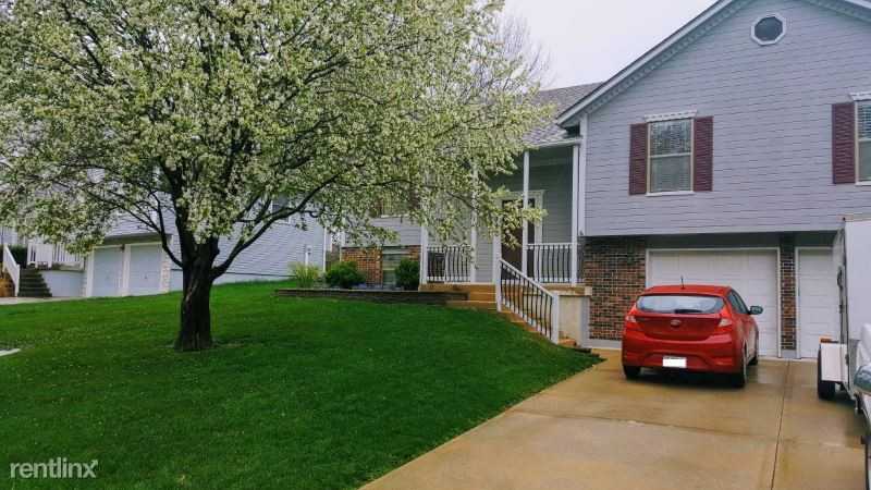 608 SE Pendleton Dr - Photo 2 of 20