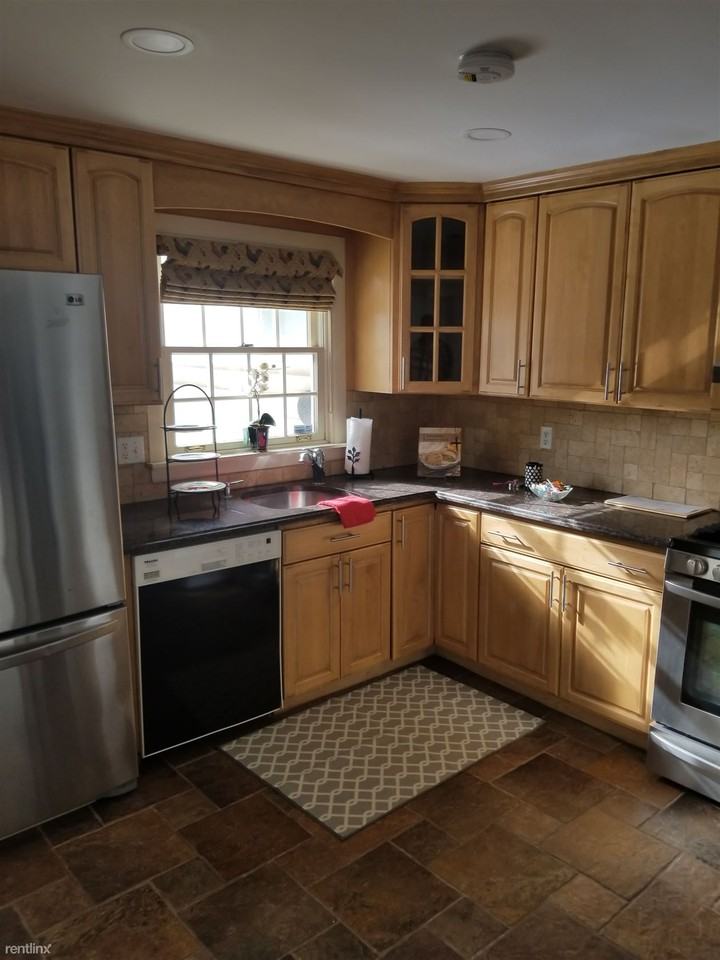 204 Pierron St - Photo 2 of 5