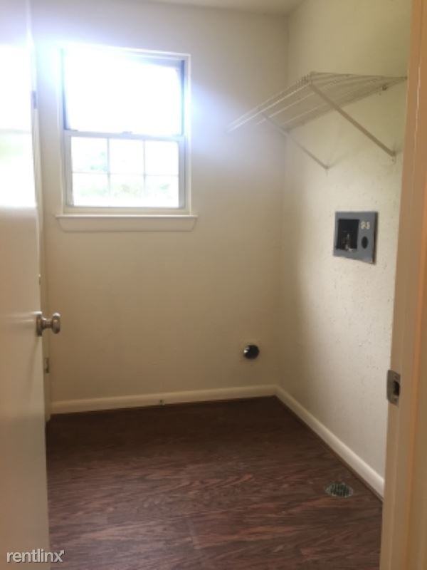 5070 Gunter St - Photo 3 of 13