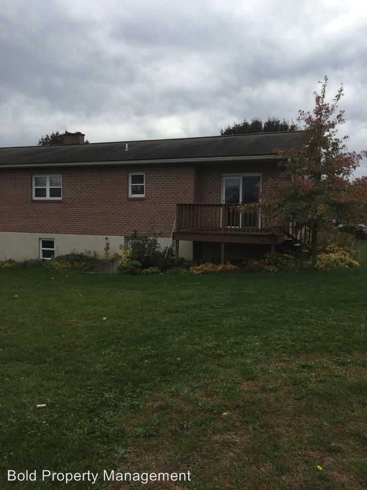 42 42 West Market St - Photo 3 of 29