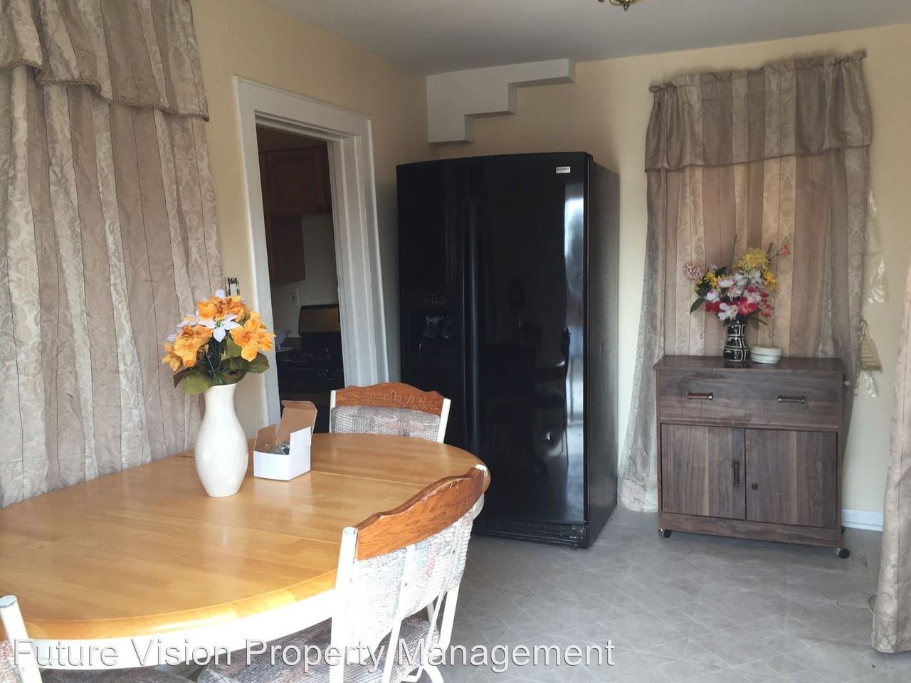 320 W 16th St - Photo 2 of 5