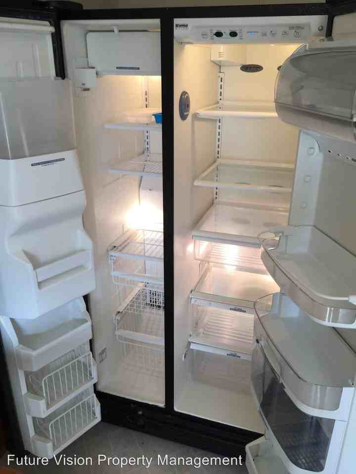 320 W 16th St - Photo 3 of 5