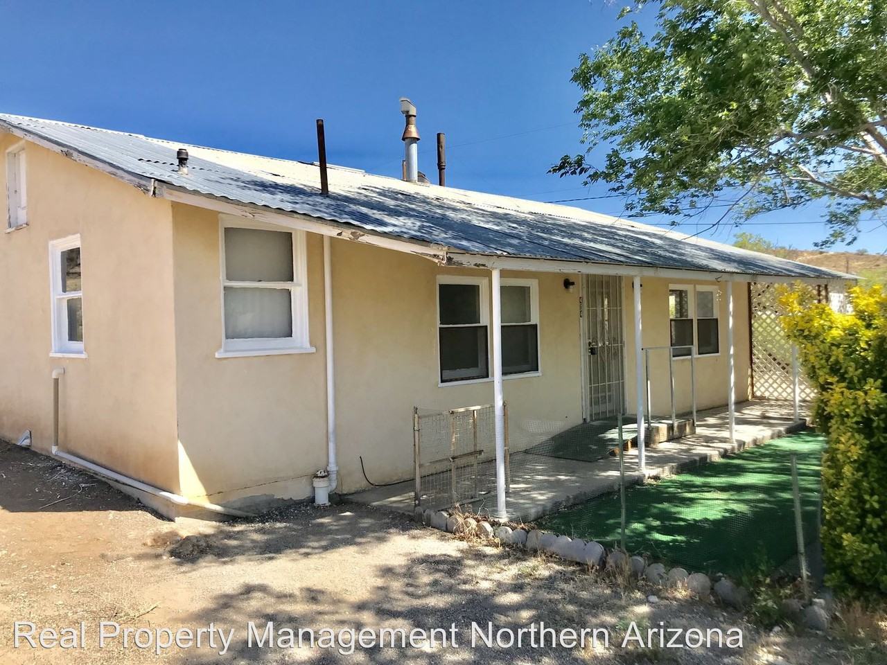 404 S 2nd St - Photo 2 of 14