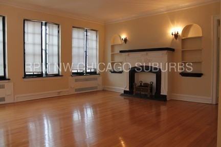 8055 S Prairie Ave - Photo 2 of 9