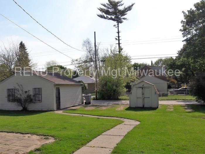 4712 N 71st St - Photo 3 of 12