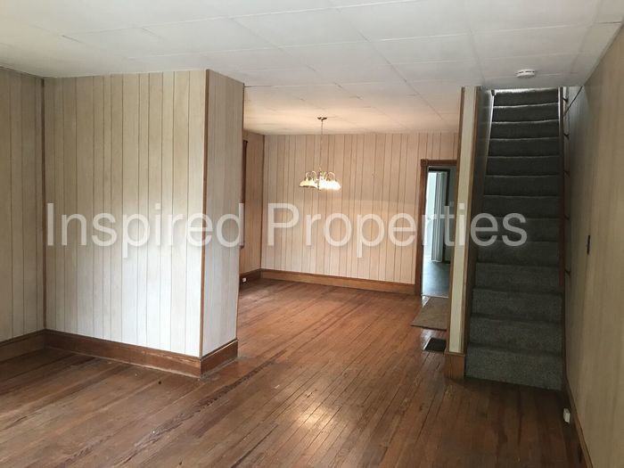 138 Webster St - Photo 3 of 11