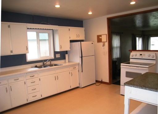 701 E 2nd St - Photo 3 of 6