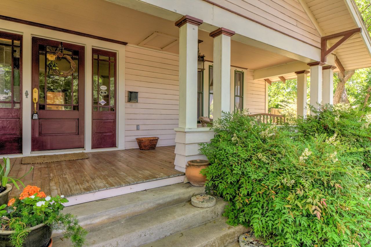 1509 S Church St - Photo 3 of 38