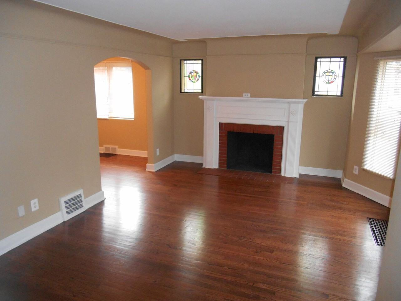 14190 Glastonbury Ave - Photo 3 of 10