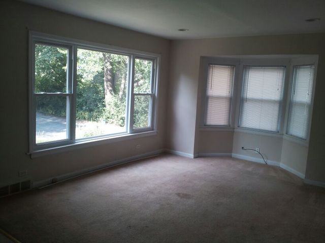 923 W Plainfield Rd - Photo 2 of 4