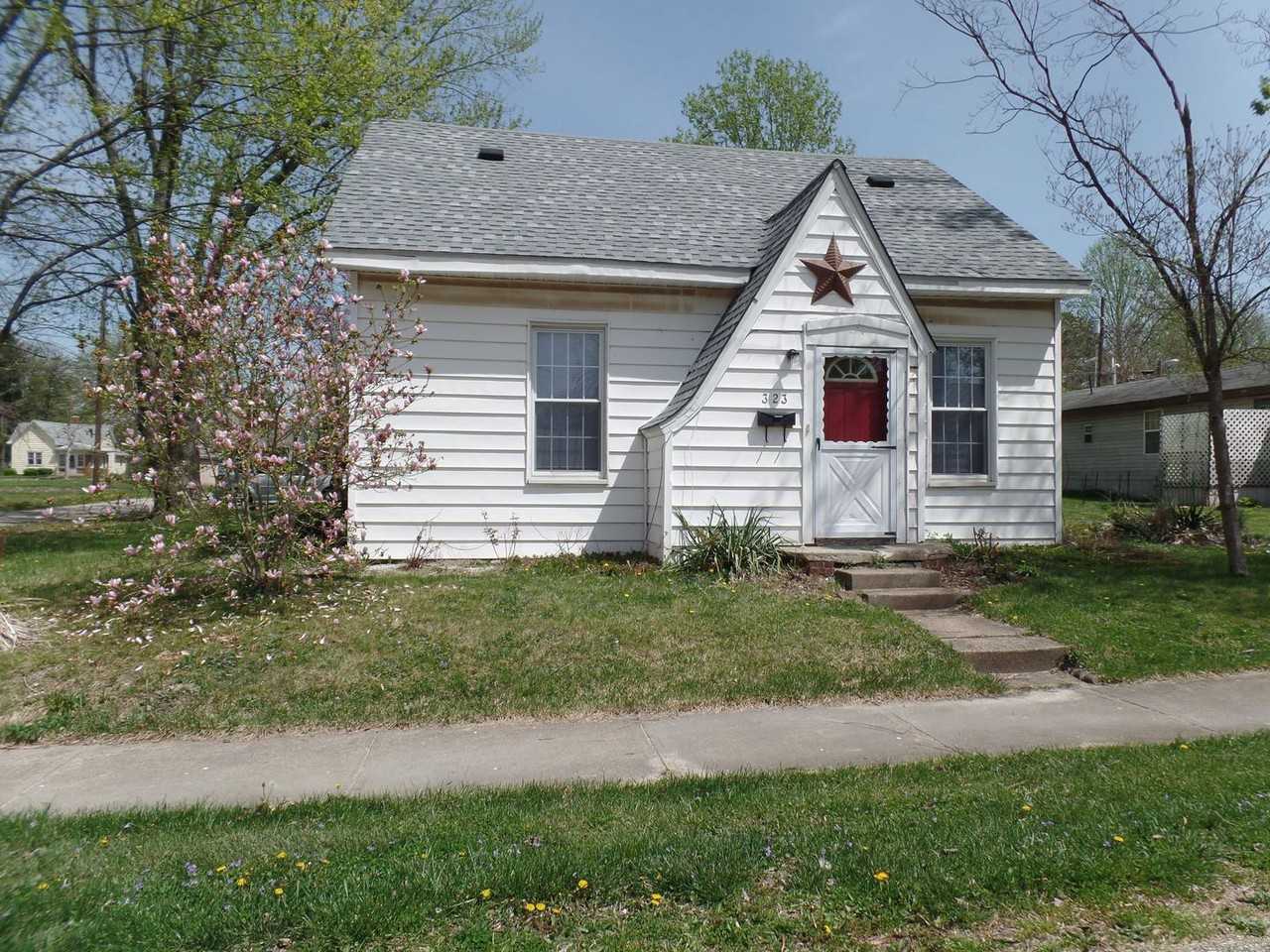 323 N Desart St - Photo 2 of 17