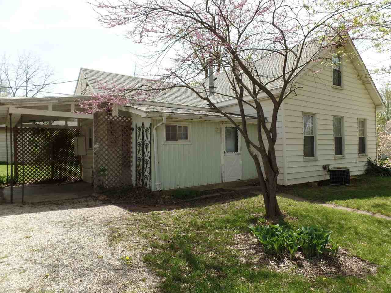 323 N Desart St - Photo 3 of 17