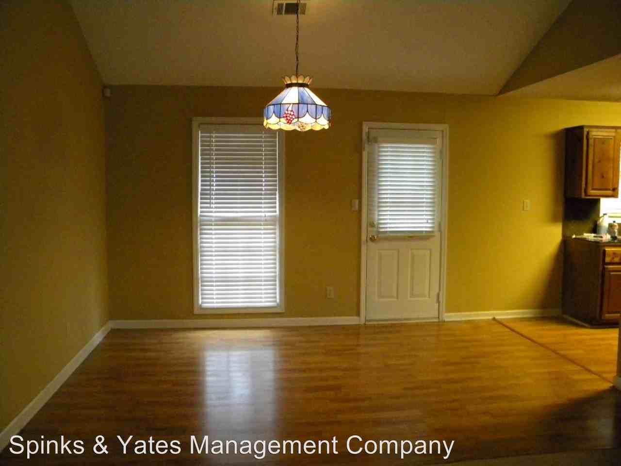 100 Englewood Dr - Photo 3 of 7