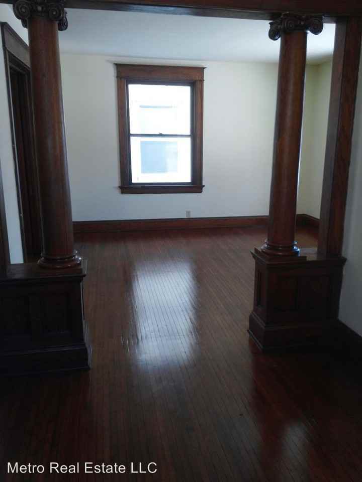 2309 Hoagland Ave - Photo 3 of 9