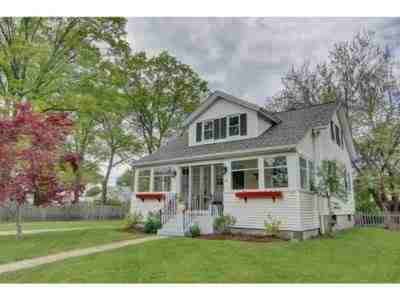 61 Oakdale St - Photo 2 of 5