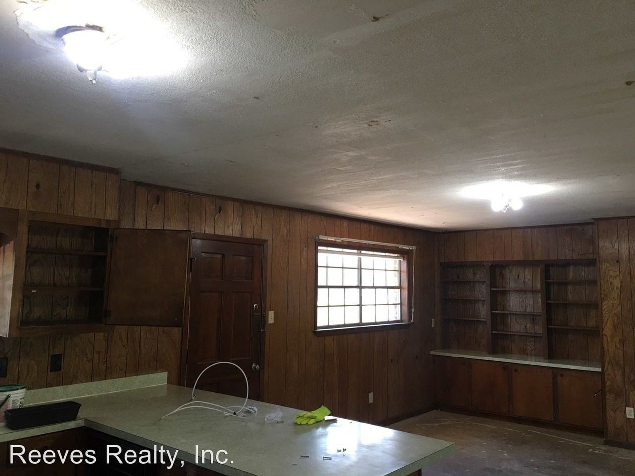 1576 Hillandale Dr - Photo 2 of 5