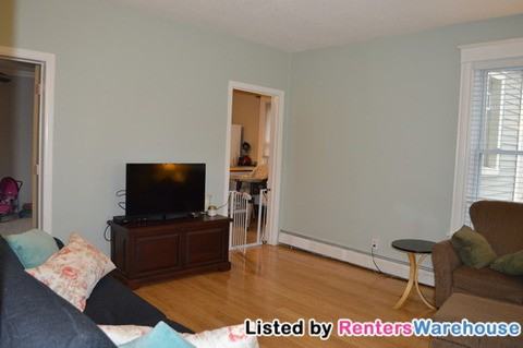 218 N Morgan Ave - Photo 3 of 10