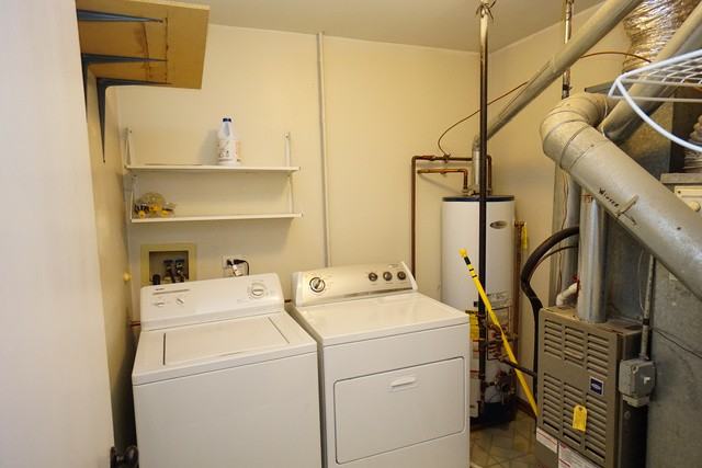 852 Creekview Ln - Photo 2 of 8