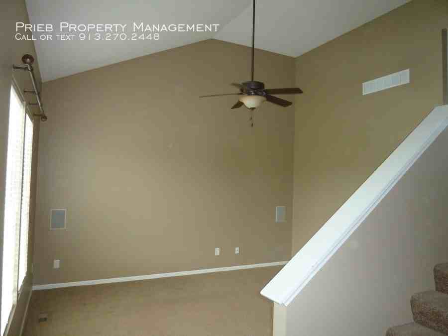 210 W Fountain Cir - Photo 3 of 11