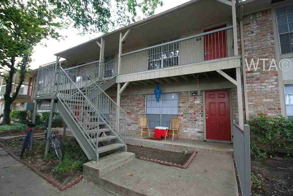 1631 Aquarena Springs Drive - Photo 3 of 10