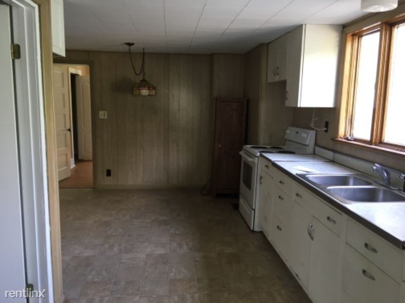 228 W Main St - Photo 2 of 10