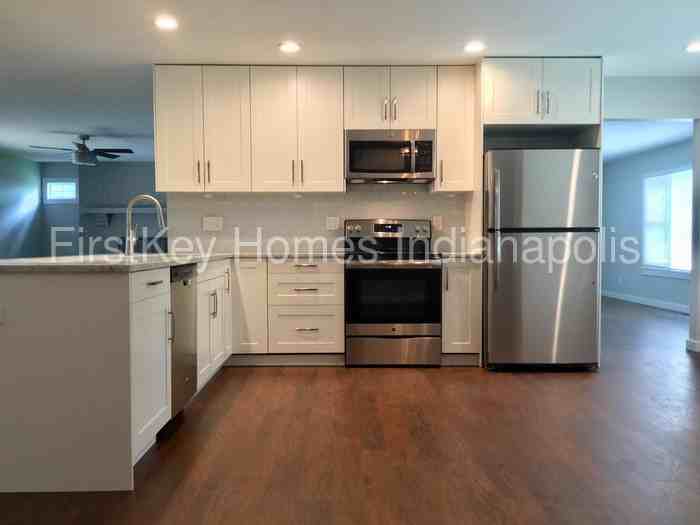 12101 Daugherty Dr - Photo 2 of 18