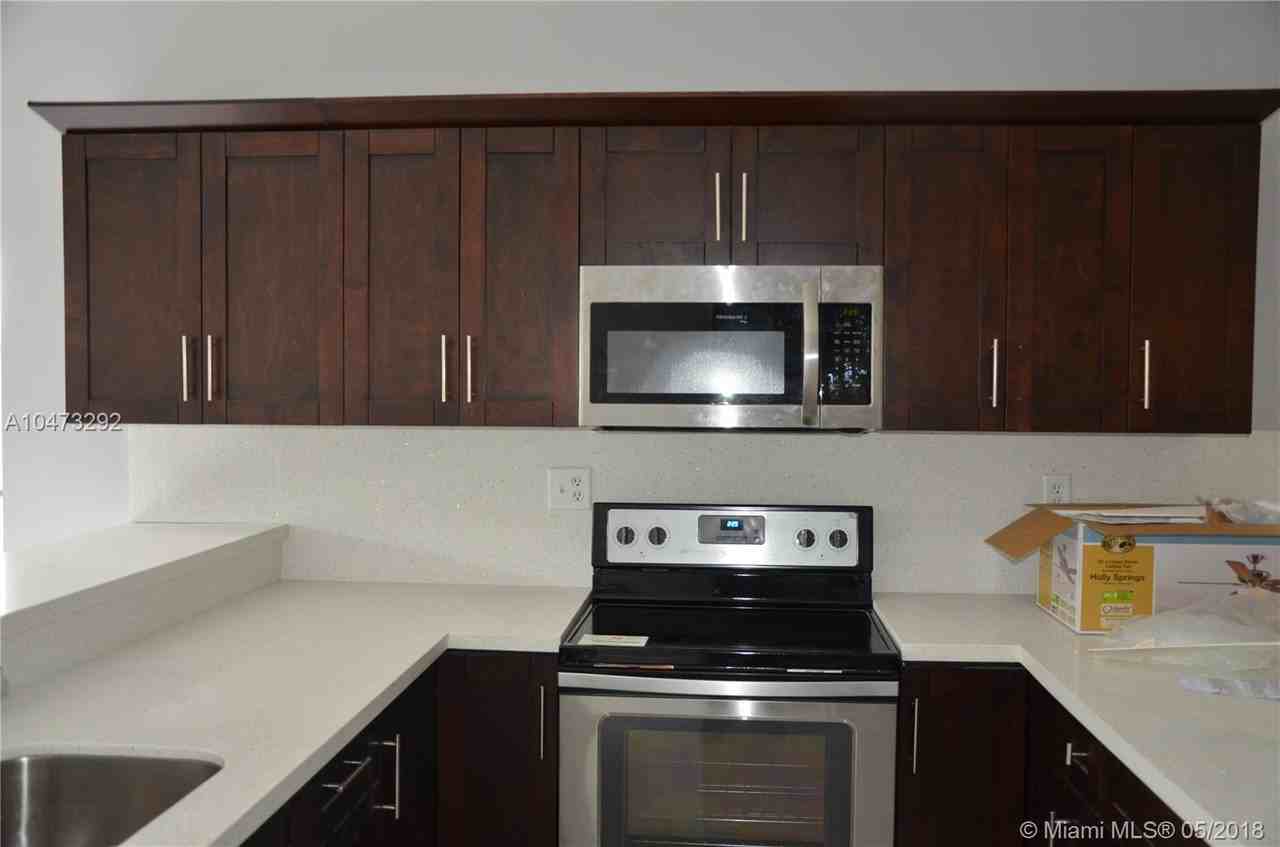 15151 Brighton Lane - Photo 3 of 10