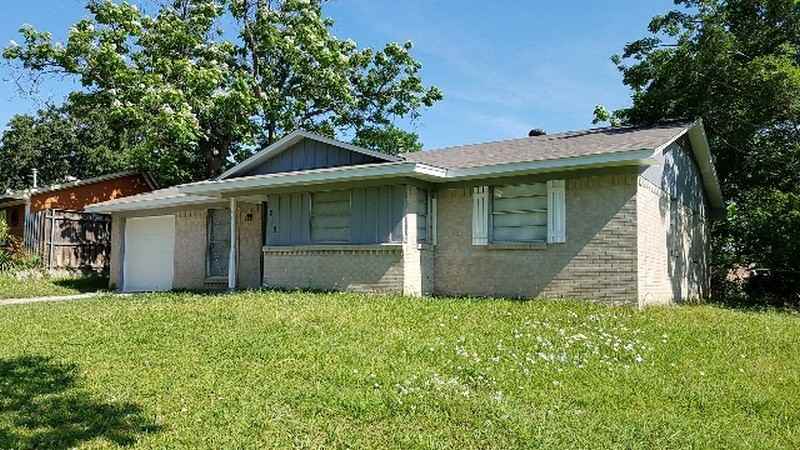 1219 Athens Dr - Photo 2 of 20