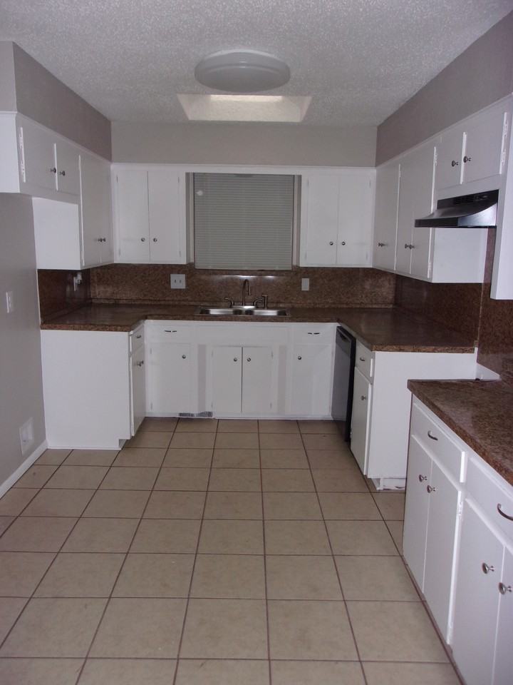 2529 NW 116th St - Photo 3 of 10