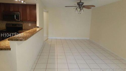 3320 Quail Close #1J - Photo 3 of 8