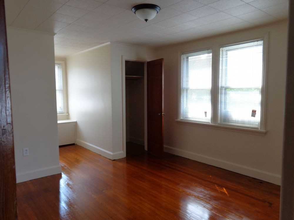 219 Redwood St - Photo 3 of 10