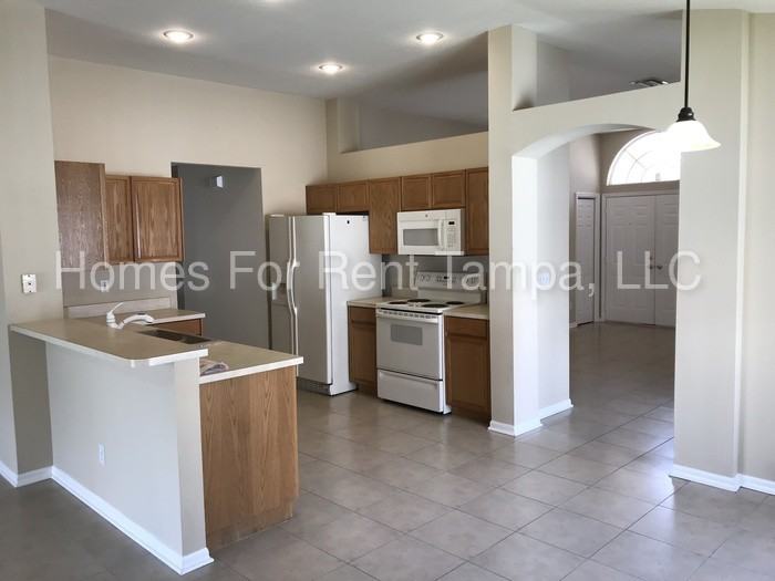 2622 Allwood Ave - Photo 3 of 14