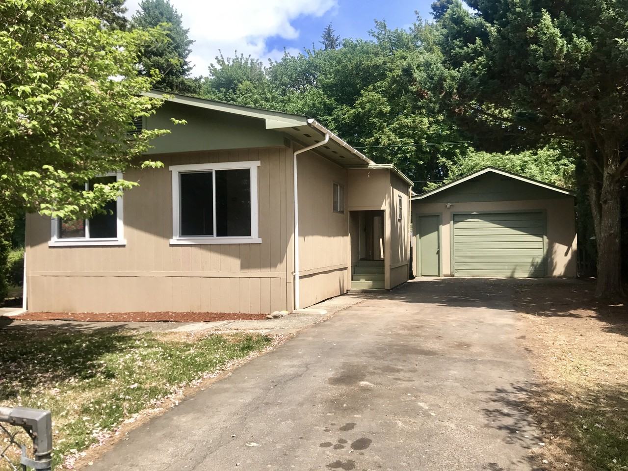 113 Enchanted Valley Drive S - Photo 2 of 19