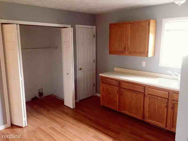 12433 Oakridge Rd - Photo 2 of 7